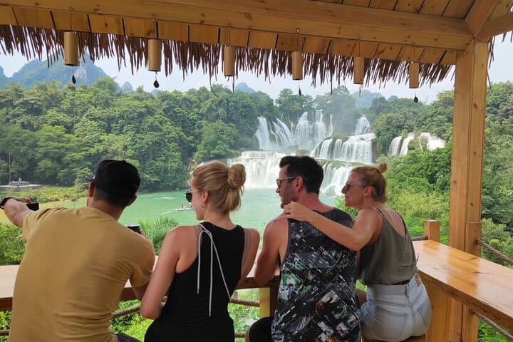 2-day Private tour to Detian waterfall and Mingshi from Nanning