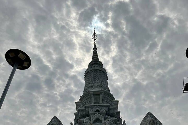 Oudong Mountain History and Pagoda Tour