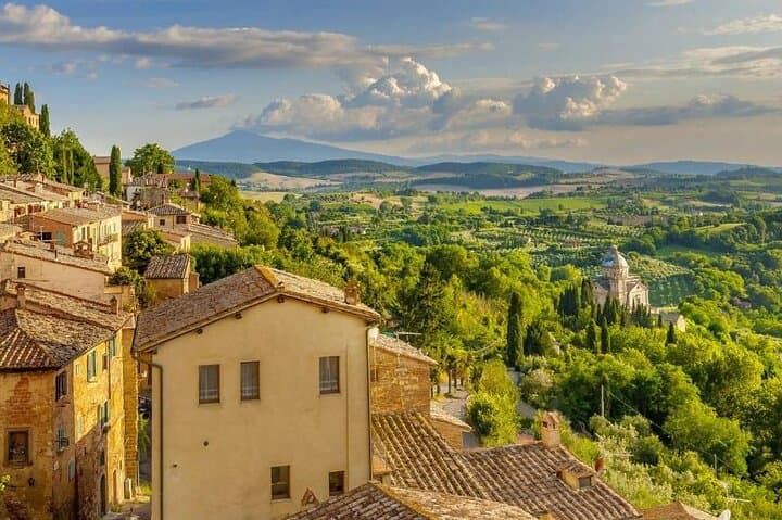 Tuscan Wine Tasting with Professional Sommelier in Montepulciano