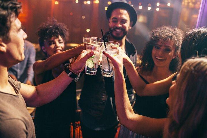 Private Düsseldorf Nightlife Tour: Shots & Club Entry