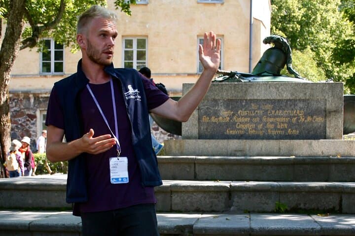 Suomenlinna Ferry and Guided Walking Tour in the Fortress