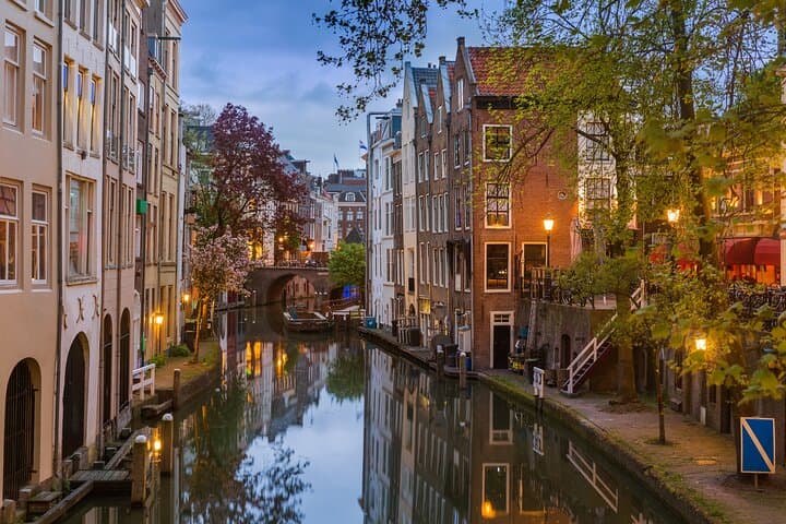 Utrecht: City Walk with Audio Guide in 7 Languages on your Phone