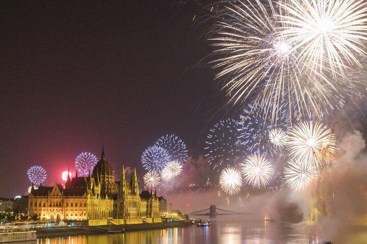 Drink & Fireworks Cruise