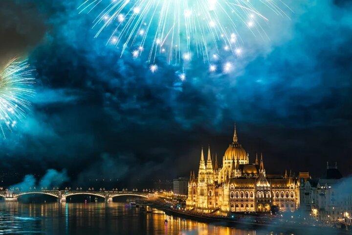 Budapest Cocktails & Fireworks Cruise