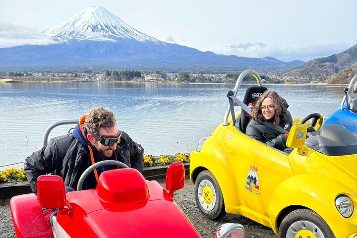 Cute & Fun E-Car tour following guide around Lake Kawaguchiko