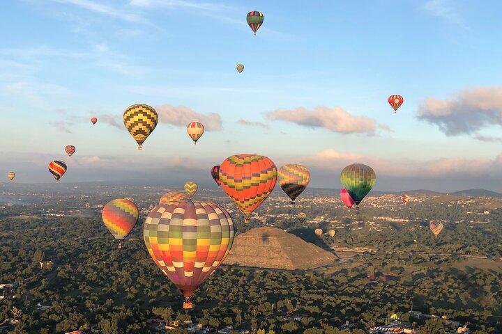 Balloon flight in Teotihuacán from Mexico City