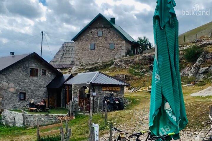 Lukomir & Umoljani Village Day Tour from Sarajevo