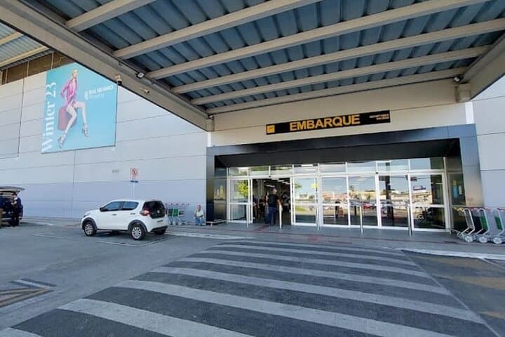 Private Transfer Navegantes Airport to Balneário Camboriú