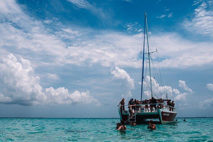 3-Stop Stingray City, Reef Snorkel & Starfish Point Tour