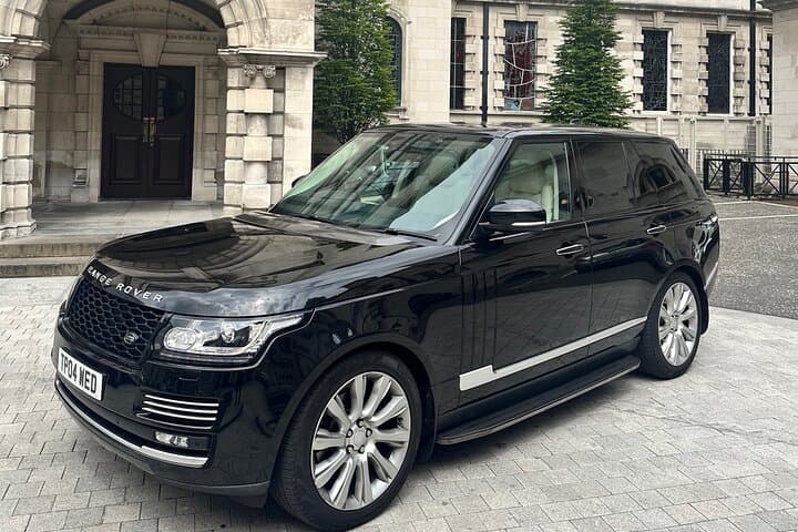 4-Hour Private Tour: Discover The Best of Belfast in Luxury SUV