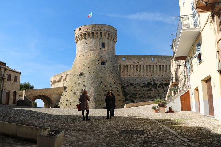 2 Hours Private Guided Walking Tour in Acquaviva Picena Marche