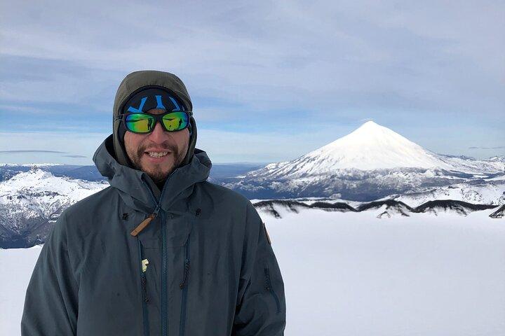 Ascent of the Quetrupillán Volcano