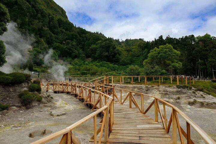 Adventure in the Furnas, with volcanoes, lagoons and tea plantations