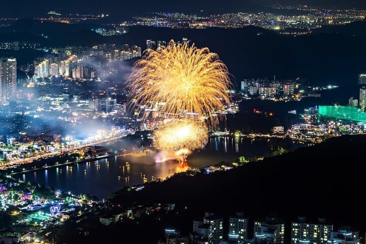 Daegu's Top Attractions on a private tour with a Licensed guide