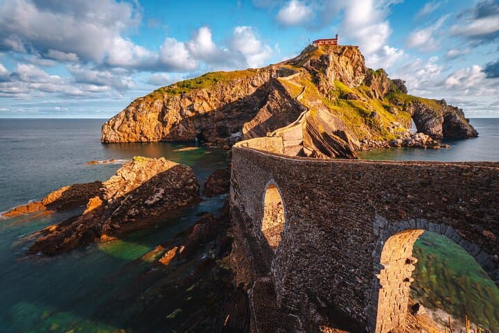 Gaztelugatxe Access, Bermeo & Gernika guided tour from Bilbao