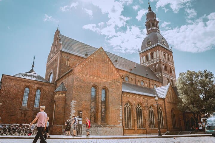 Old Riga walking tour with a local