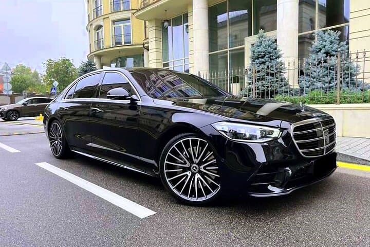 Private Transfer: Brandenburg Airport BER to Berlin by Luxury Car