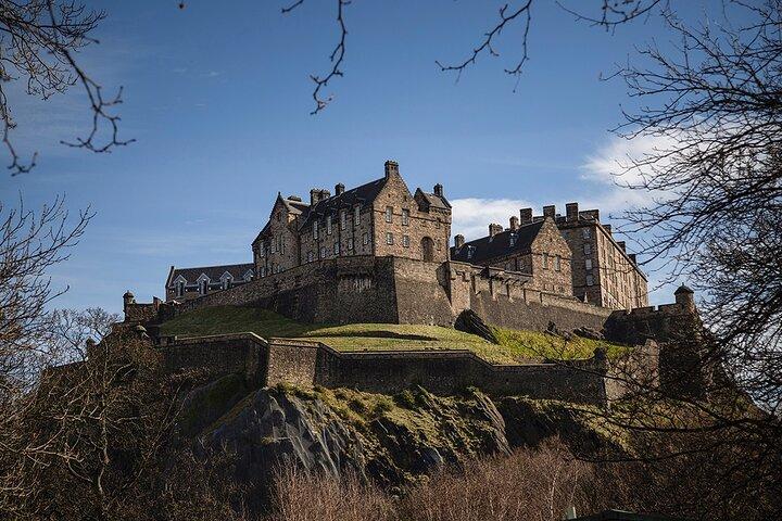 Edinburgh Castle & Royal Mile Walking Tour - Ticket Included