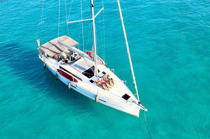 Tropea, Exclusive tour 15-meter Sailing Boat - 4h with Aperitif