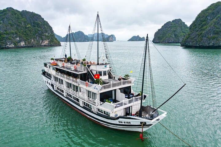 From Hanoi: Ha Long Bay Oasis Party Cruise – 2 Days 1 Night