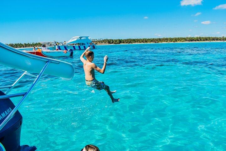 Small Group Snorkeling Cruise with Open Bar and Light Snacks