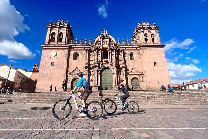 PRIVATE City tour of Cusco on E-BIKE