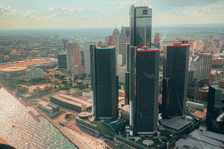 30 Minutes Private Downtown Detroit Helicopter Ride