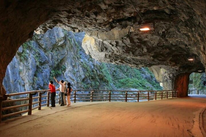 Hualien Highlights Day Tour: Taroko Gorge & Qingshui Cliffs