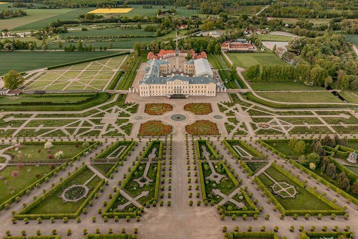 Riga to Vilnius Private Sightseeing Transfer and Tour