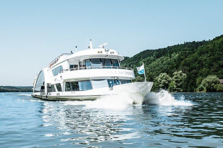 Adventure tour with the crystal ship