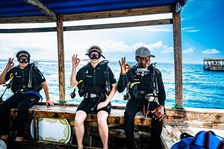Zanzibar 1 Day Scuba Diving beginner course and Lunch