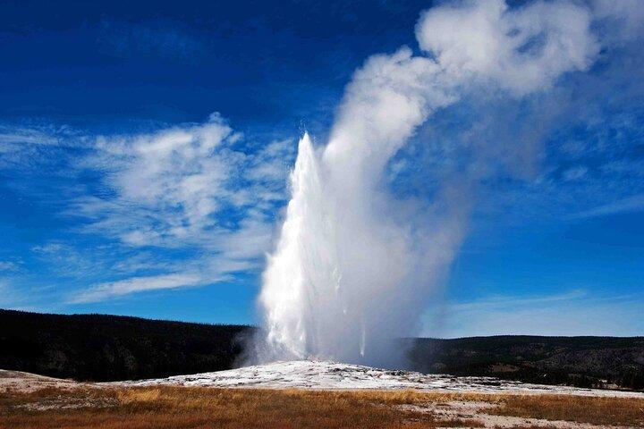 6 Day Tour from Denver with Yellowstone Grand Teton and Salt Lake