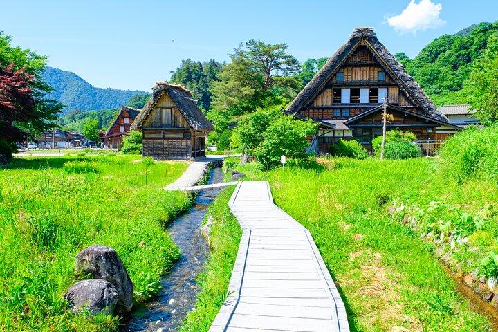 Gujo, Hida Takayama, and Shirakawa-go Day Tour from Nagoya