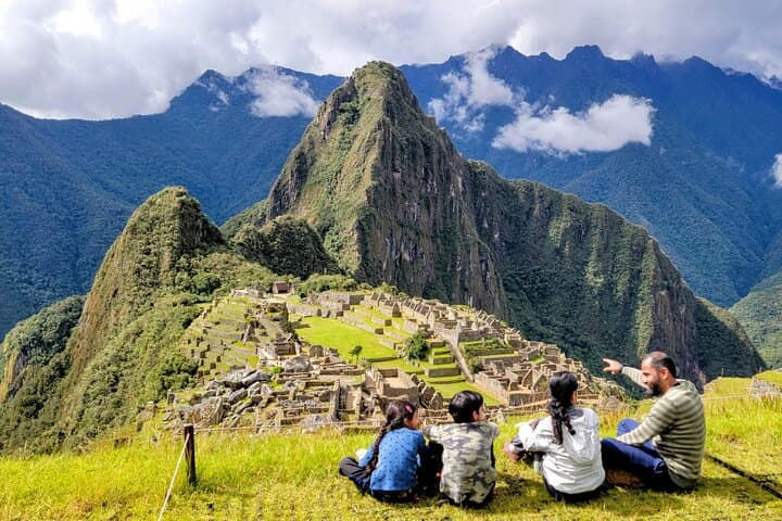 2-Day Machu Picchu & Sacred Valley Classic Tour by Train
