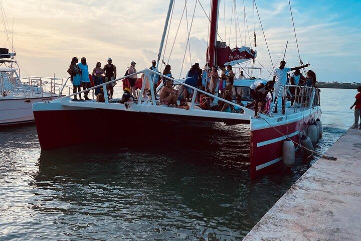 Catamaran Party Cruise and Snorkeling in Montego Bay Open Bar+DJ