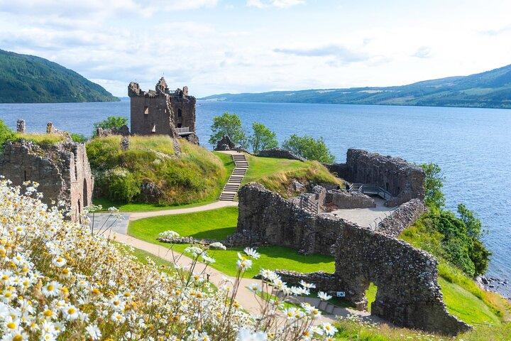Loch Ness Cruise, Outlander & Urquhart Castle Tour from Inverness