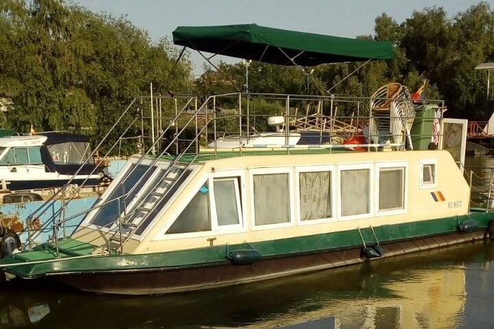 Sport fishing in Delta Dunarii with Camely Cruise boat.