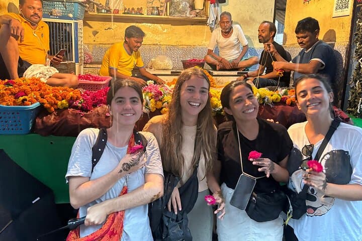 Agra: Street Food and Walk Tour with Spice Market by Tuk-Tuk
