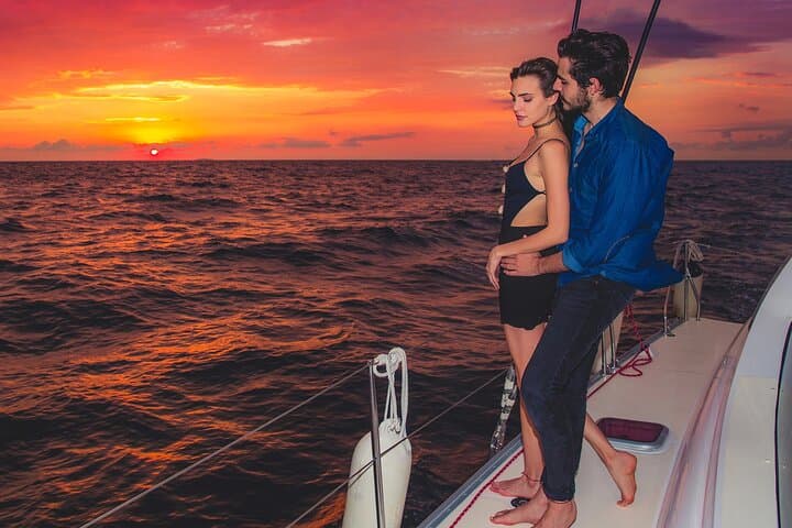 Luxury Sunset Sailing Cruise in Cancun with Light Dinner and Open Bar