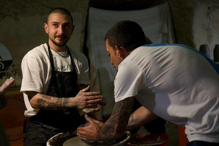 Modelling your clay dreams, Potter's wheel workshop in Grottaglie