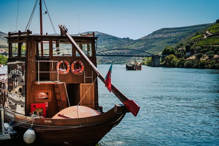 Experience in the Douro: Tua de Rabelo, Quinta, Tasting and Lunch