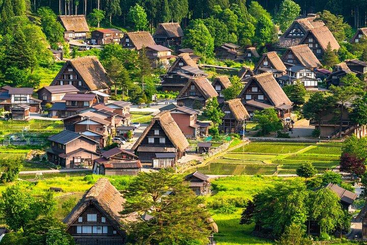 One Way Bus from Kanazawa to Takayama with a stop at Shirakawago