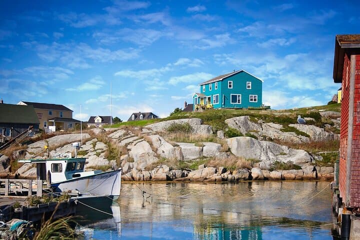 Private Peggy's Cove Lighthouse Tour from Halifax
