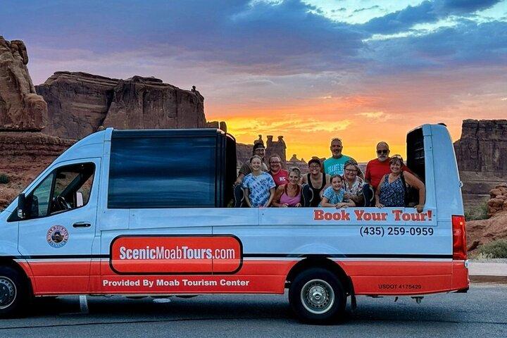 HIGHLY RATED Arches National Park Sightseeing Tour From Moab Utah