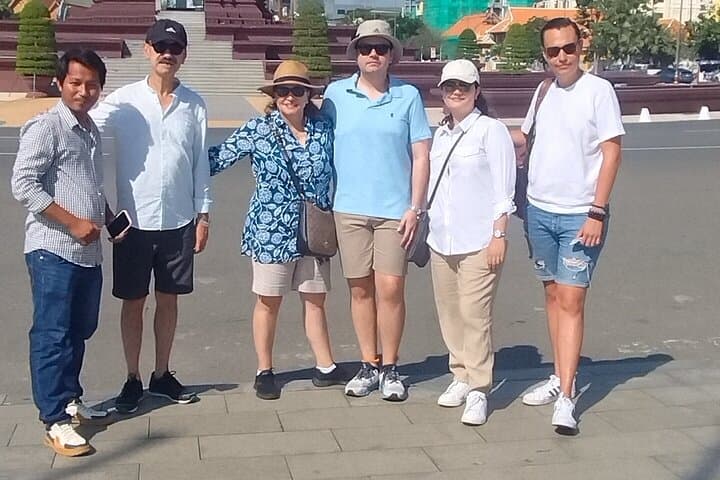 10 Stop Phnom Penh Tour by Tuk-Tuk, includes S21 & Killing Fields