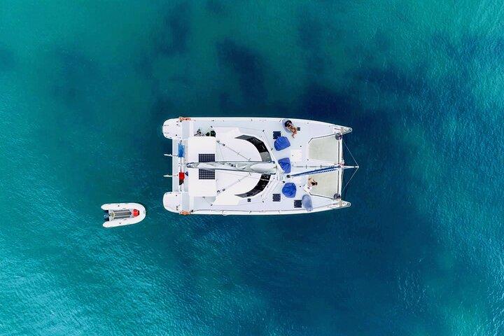 Bay of Islands: Day Sailing Cruise with Island Stop and Lunch