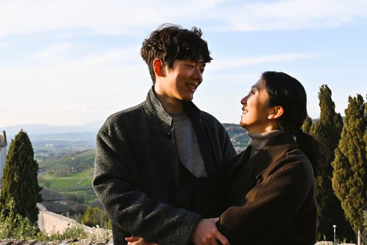 Unforgettable Assisi: Private or Group Photo Session with a Local