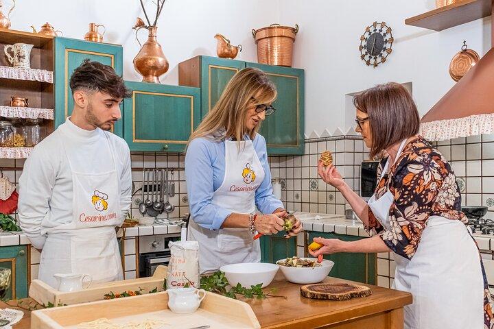 Walking Tour in Lucca & Traditional Cooking Class with Wine