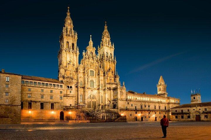 Private Transfer from Santiago de Compostela to Porto with Tour