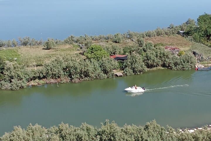 Tour of the hidden lagoon of Burano on a local Boat